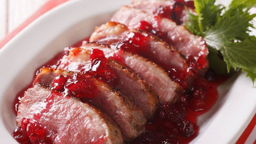 Рецепт утиной грудки под ягодным соусом