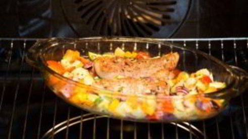 утиная грудка с брусничным соусом