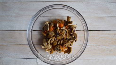 утка, фаршированная рисом и грибами