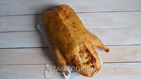 утка, фаршированная рисом и грибами