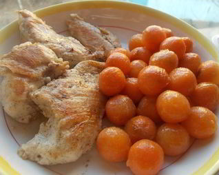 Ванильное куриное филе с медовой морковью