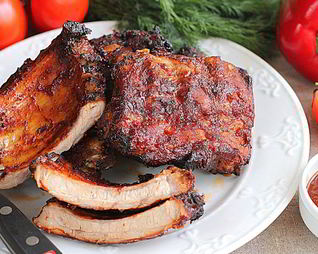 Запеченные свиные ребрышки