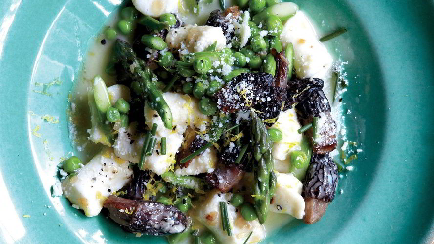 Рецепт ньокков со сморчками в соусе из голубого сыра