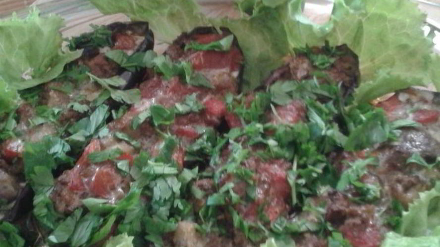 Рецепт баклажанов, фаршированных куриной печенью и помидорами