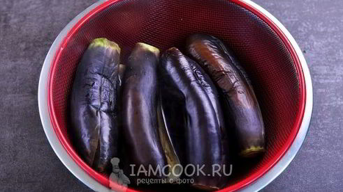 баклажаны соленые с морковью и чесноком