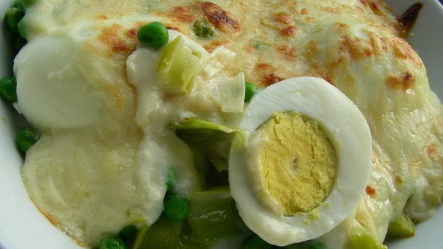 Рецепт гратен с луком-пореем и яйцами