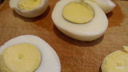 гратен с луком-пореем и яйцами