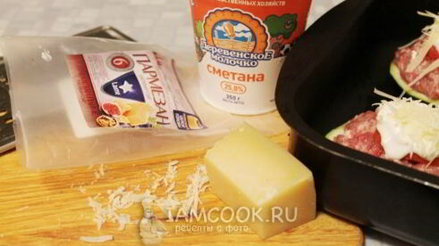 кабачки, фаршированные фаршем и сыром, в духовке