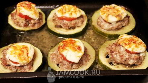 кабачки, фаршированные фаршем и сыром, в духовке