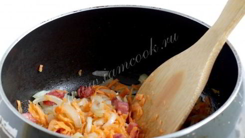 капуста тушеная с колбасой