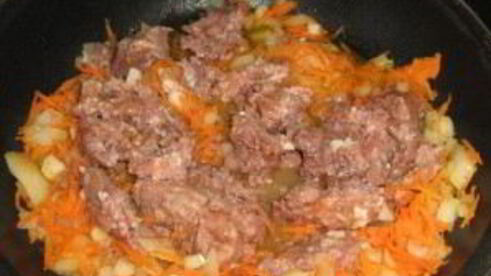 картошка с тушенкой