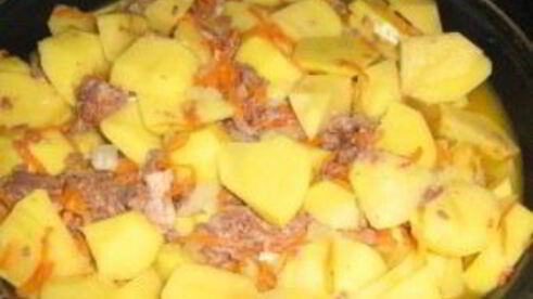картошка с тушенкой