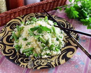 Кус-кус с зеленым горошком и стручковой фасолью