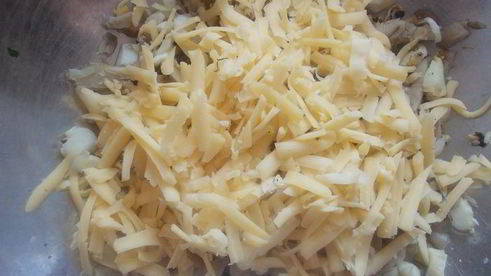 лодочки из перца, фаршированные сыром и грибами