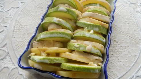 молодой картофель запеченный с кабачками и шампиньонами