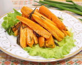 Морковь запеченная с розмарином
