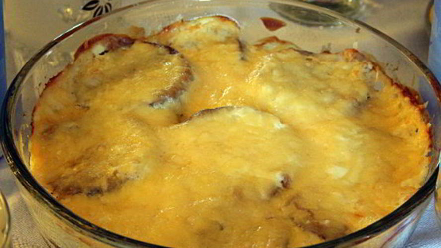 Рецепт пикантных баклажанов с сыром