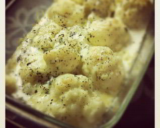 Цветная капуста в сливочном соусе, запеченная с сыром