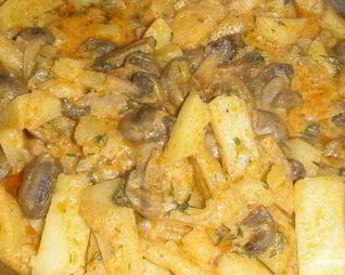 Тушеная картошка на сковороде