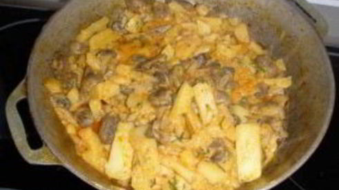 тушеная картошка на сковороде