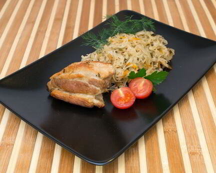 Тушеная квашеная капуста со свиными ребрышками