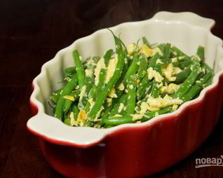 Зеленая фасоль с яйцом