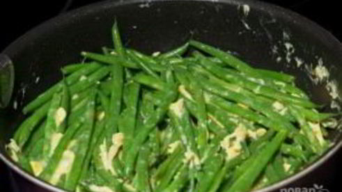 зеленая фасоль с яйцом