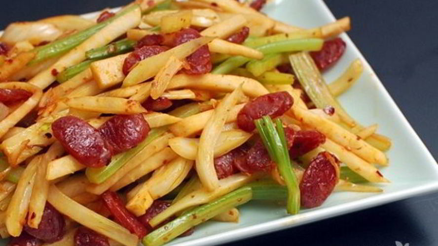 Рецепт жареного корня сельдерея с колбасками