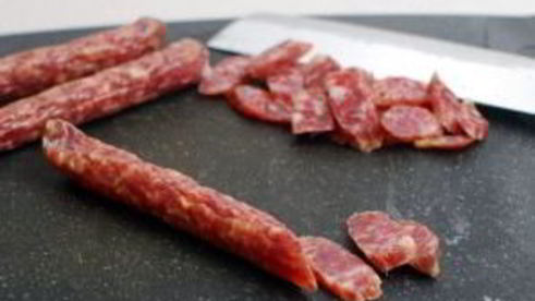 жареный корень сельдерея с колбасками