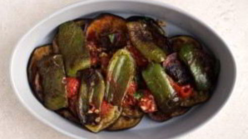 жареные баклажаны с овощами