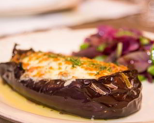 Баклажаны с куриной печенью и овощами