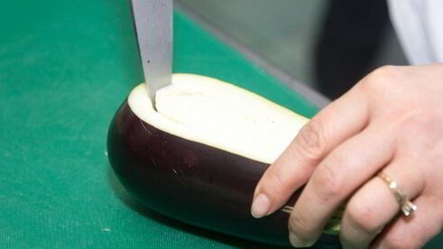 баклажаны с куриной печенью и овощами