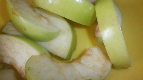 говяжья печень с яблоками и луком по-берлински