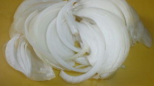 говяжья печень с яблоками и луком по-берлински