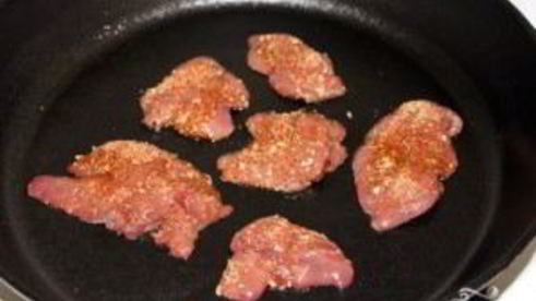 куриная печень на сковороде