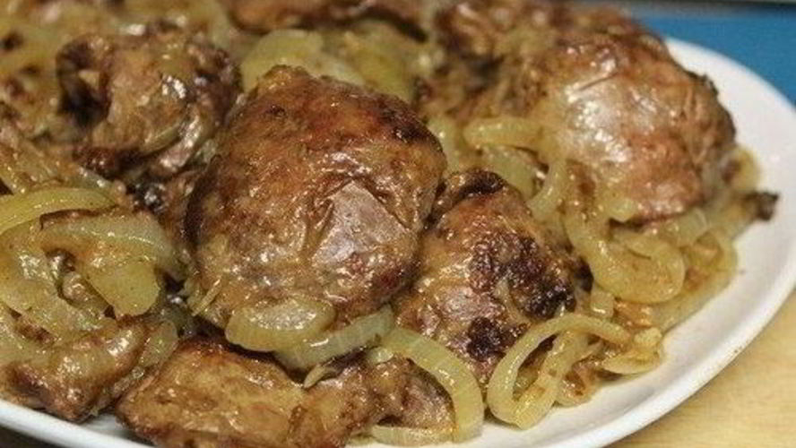 Рецепт куриной печени, обжаренной в муке с луком