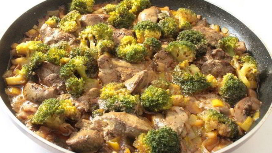 Рецепт куриной печени с брокколи и грибами