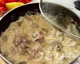 Куриная печень с подливкой
