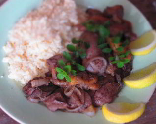 Куриная печень с яблоками и майораном