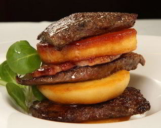 Нежная телячья печень с яблоками