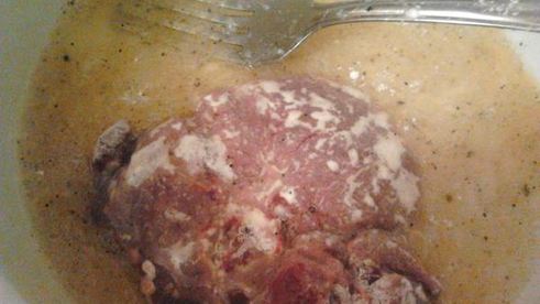 отбивные из печени со сливочно-грибным соусом