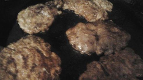 отбивные из печени со сливочно-грибным соусом