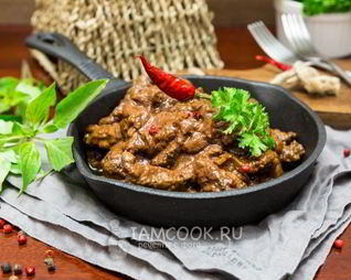 Печень говяжья, тушенная в томатно-соевом соусе