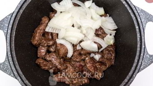 печень говяжья, тушенная в томатно-соевом соусе