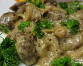 Печень с грибами в сметане