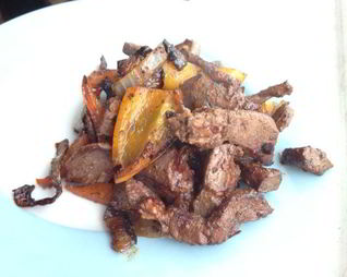 Печень со сладким перцем и беконом