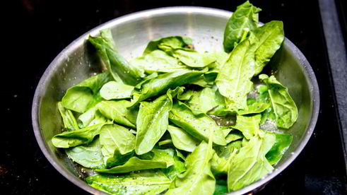 телячья печень со шпинатом