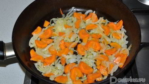 тушеная свиная печень в сметане