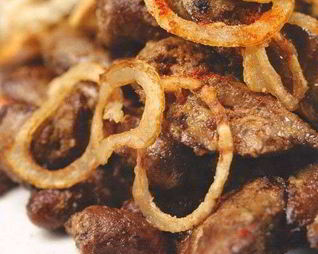Жареная куриная печенка с луком и специями