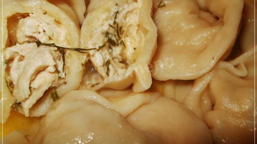 Рецепт куриных пельменей с курицей и сыром